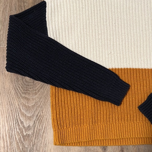 LA Hearts sweater - Picture 2 of 4